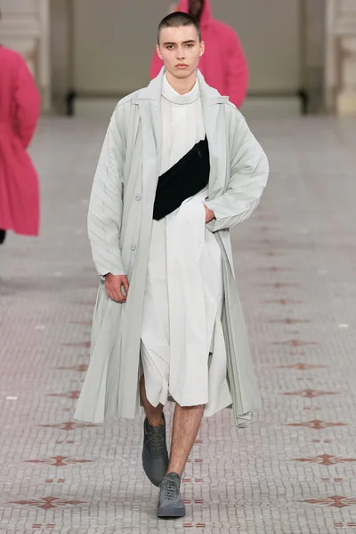 Look 27